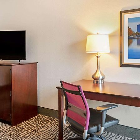 La Quinta By Wyndham Houston - Magnolia Hotel Exterior photo