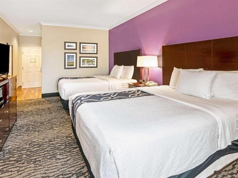 La Quinta By Wyndham Houston - Magnolia Hotel Exterior photo