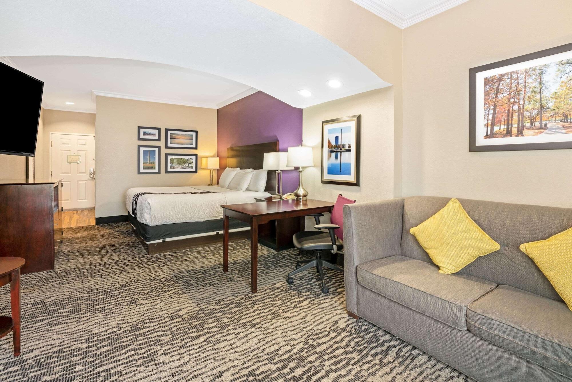 La Quinta By Wyndham Houston - Magnolia Hotel Exterior photo