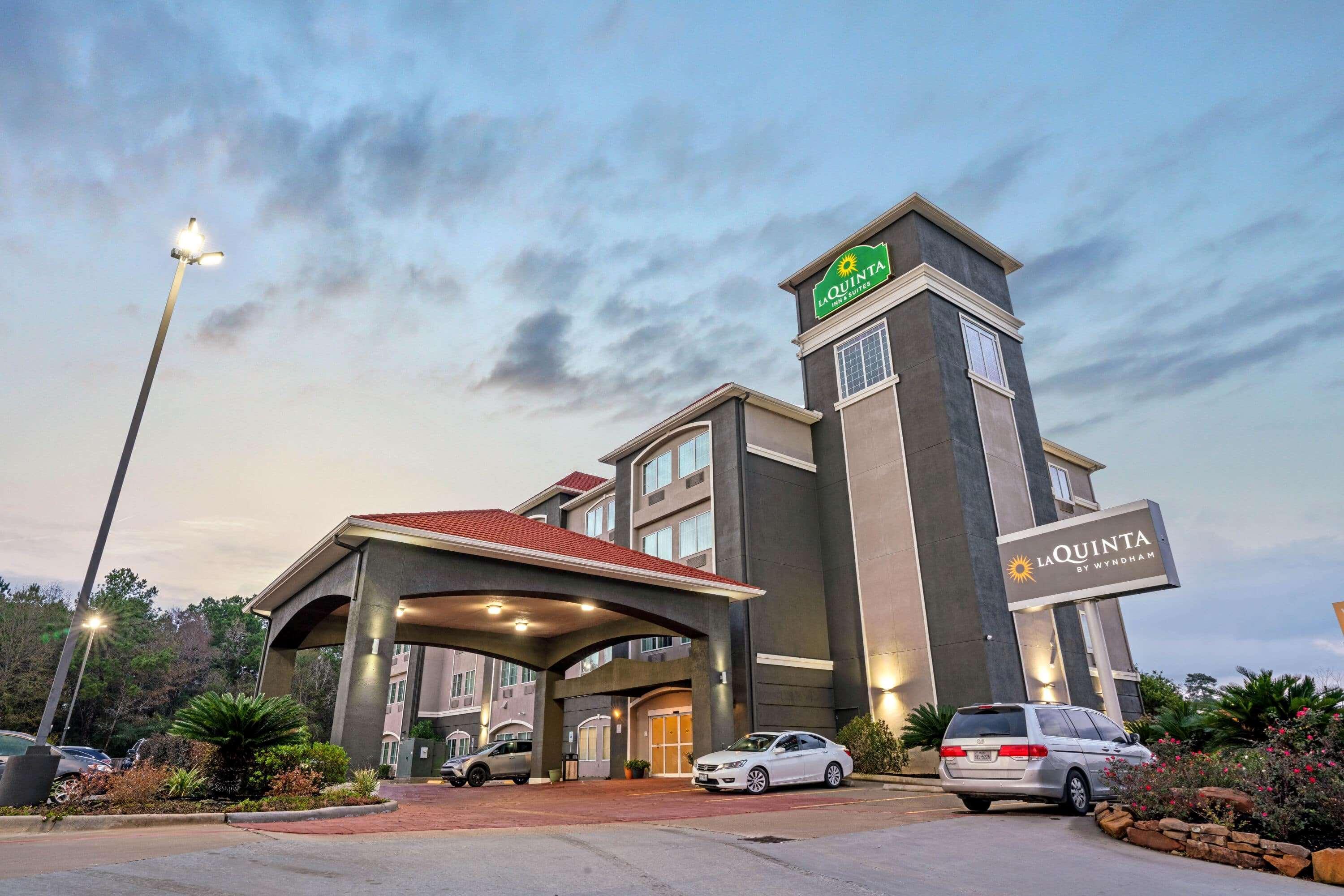 La Quinta By Wyndham Houston - Magnolia Hotel Exterior photo